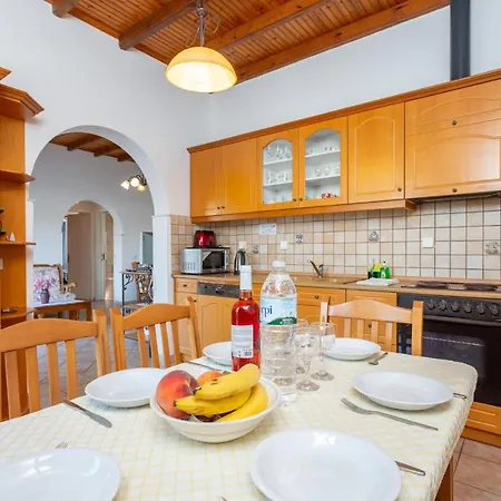 Alexandra Apartment Agios Stefanos (Thinali)
