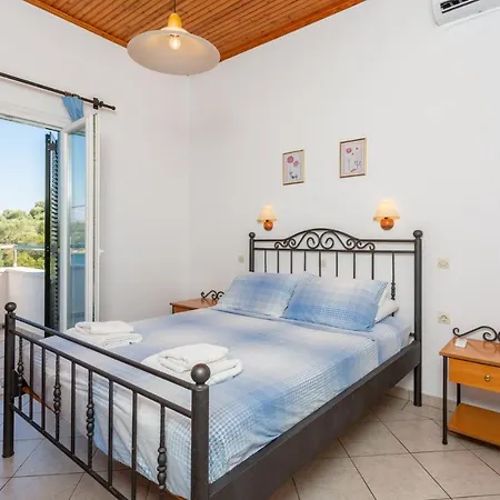 Alexandra Apartment *